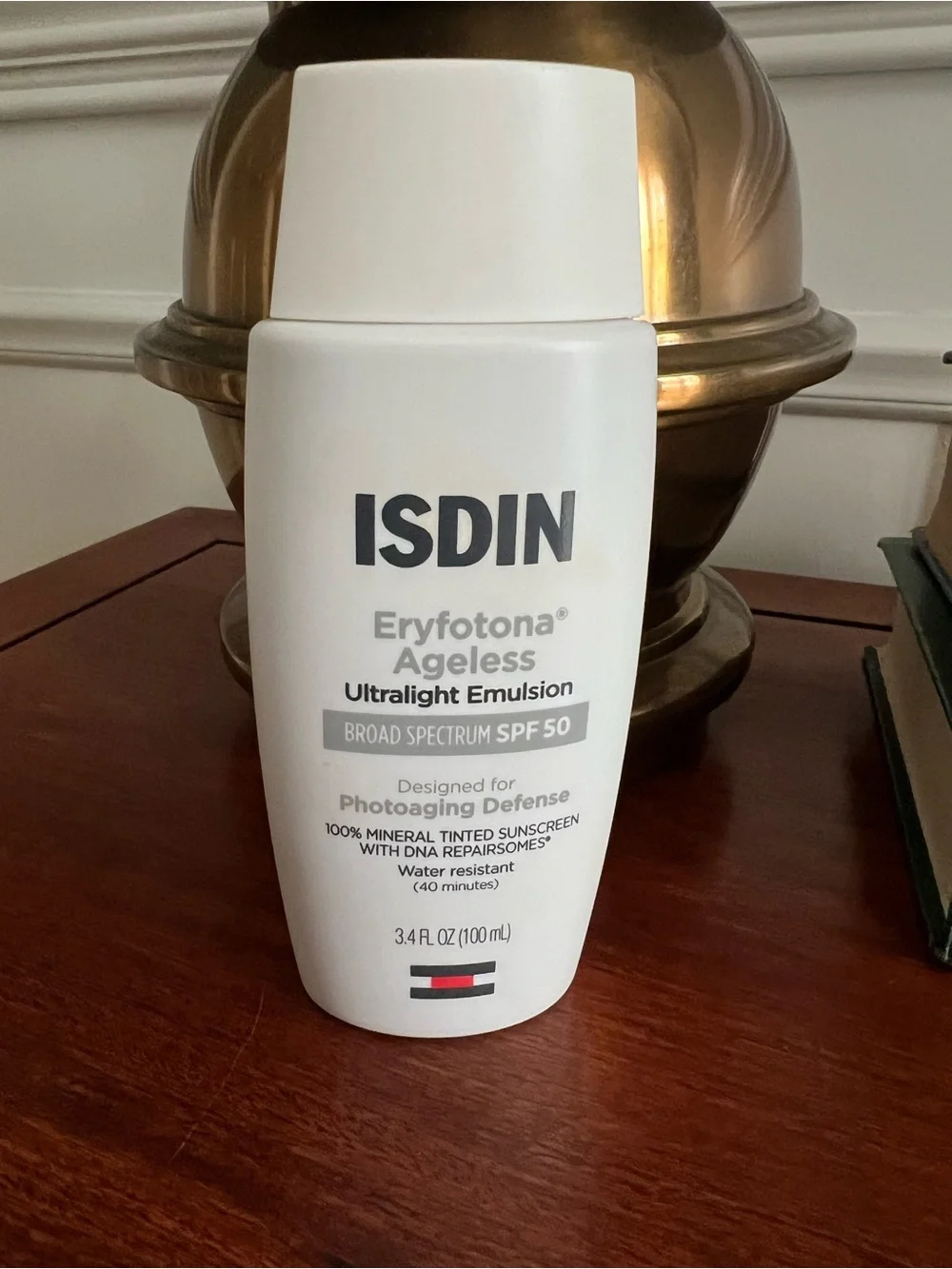 ISDIN Tinted Eryfotona Ageless Ultralight Emulsion SPF 50